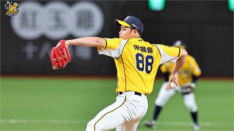 中職(影)／宋晟睿擦亮「野手速球王」招牌！登板飆153公里火球曾豪駒驚呼：很嚇人