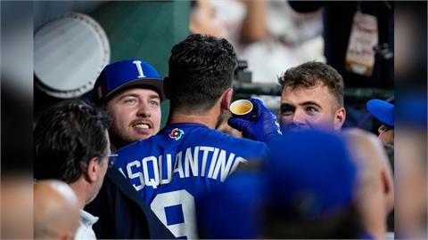 經典賽(影)／來杯espresso吧！義大利隊獨特開轟後慶祝方式！超香的！