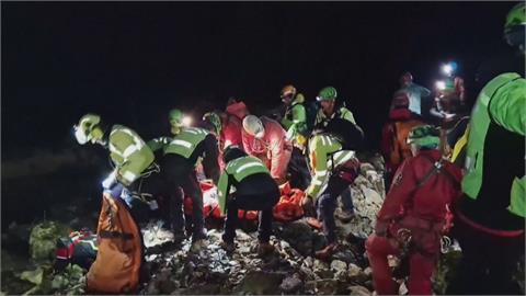 從8公尺高處墜落洞穴 義大利探險家受困2天後獲救