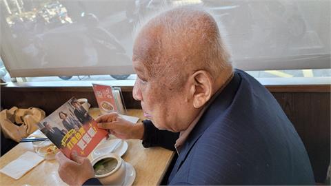 快新聞／韓粉爸爸「轉綠」痛批「國民黨太爛」　林志潔笑喊：83歲依然有教化可能性