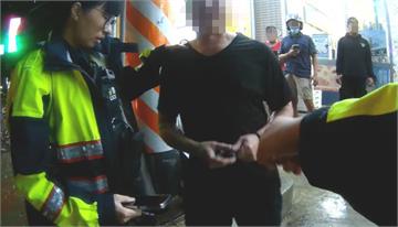 【有片】酒測值0.99！醉男開車猛撞行人　肇逃狂拖行1.5公里