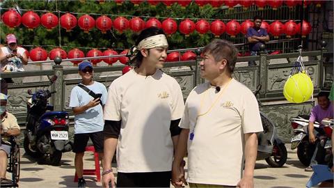 《綜藝大集合》為了表演藝術系示範郭忠祐脫稿壓著胡瓜頭要激吻！全場大喊不舒服