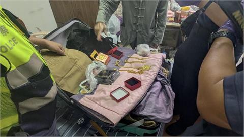 翁報案遭小偷「百萬金飾失竊」　員警赴家中採證找到了