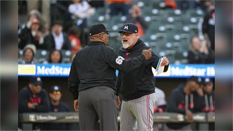 MLB(影)／雙城新教頭寫下歷史！成第一位因抗議ABS遭驅逐出場總教練