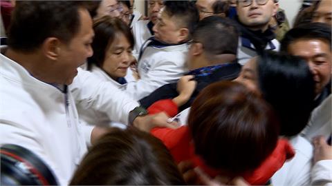 藍綠混戰中「選罷法出委」　民進黨團批：比"三分忠"還扯