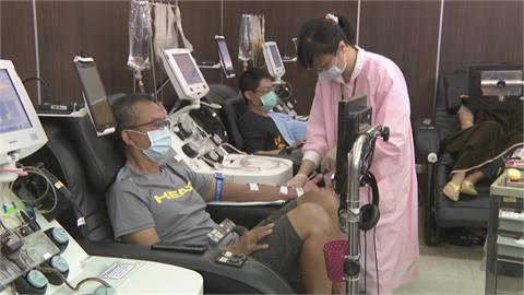  全台血液庫存告急　熱血民眾冒風雨捐血