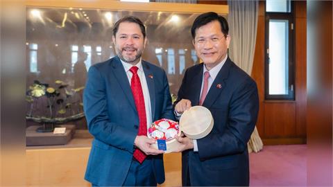 快新聞/午宴美參議員蓋耶哥訪團 林佳龍:盼台美創造更多合作契機