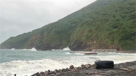 快新聞／東北部沿海出現3米以上大浪！　龜山島明日起封島2日