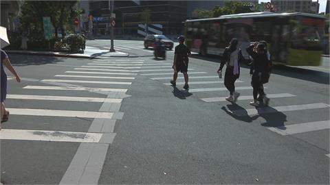 行人陷阱?士林夜市旁行穿線「有殘影」 專家:市府驗收很友善