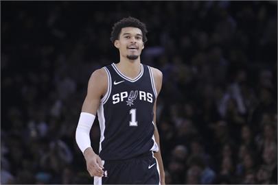 NBA(影)／馬刺文班亞馬首度返巴黎獻技　轟30分贏球：現場氛圍感染全隊