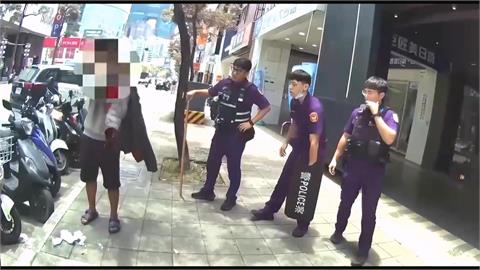 高雄男搶攤商菜刀揮舞！　警全副武裝獲報到場