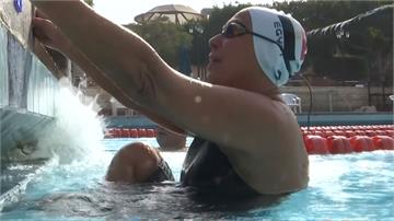埃及泳將納吉娃毅力強 高齡73歲照拿獎牌