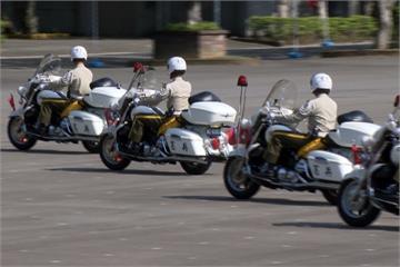 憲兵機車排秀實力 花式隊形超吸睛