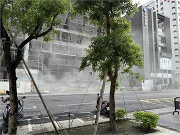 高雄施工建案揚起大量粉塵　居民怨：空氣品質亮紅燈