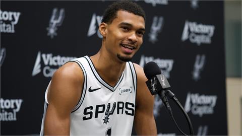 NBA／年輕真好！馬刺怪物長人文班亞馬「還在長高」　新賽季註冊竟「多了3公分」