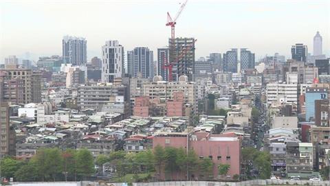 億元宅頂層泳池「碰碰碰」太吵提告！他不服更慘「360萬→1046萬」賠款翻漲