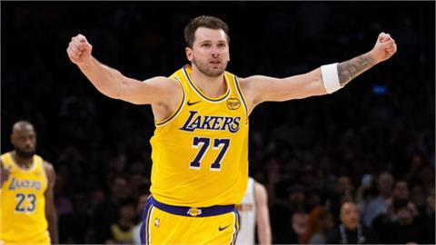 NBA(影)／D77不用禁賽了！唐西奇遭對手問候媽媽　聯盟罕見撤銷技術犯規