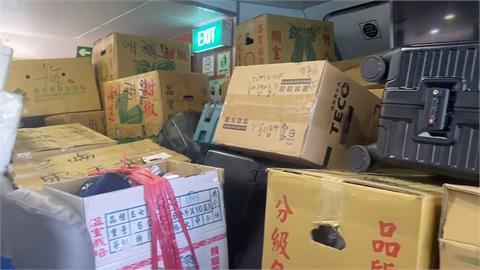 走道堆滿行李連蔬菜都有！　乘客搭船到蘭嶼怨「是客輪還貨輪？」
