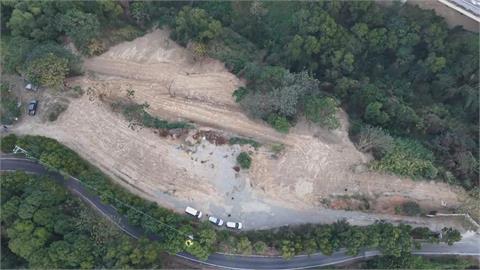 黑心業者為省清運費　「殯葬廢土」虛報棄置農地.山坡地