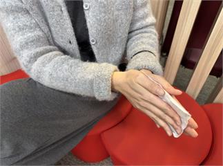 手腳冰冷狂喝薑湯就好？  中醫揭「四種冷法」補錯恐更傷身