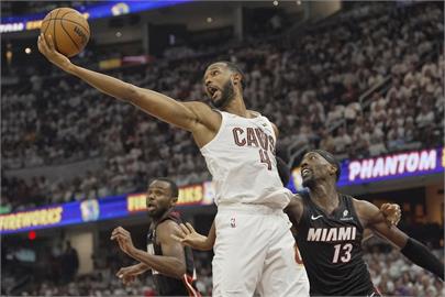 NBA(影)／詹皇輝煌生涯從沒得過的獎　騎士前鋒成隊史首位年度防守球員