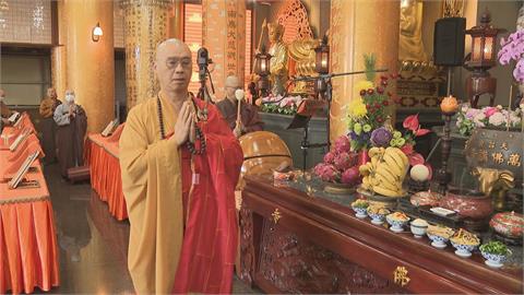 "台版吳哥窟"台南楠西萬佛寺圍爐氣氛溫馨 法會祈和平
