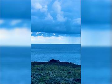 快新聞／蘭嶼海上驚現雙水龍捲！　遊客直呼「大自然太神奇了」