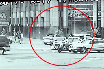 200萬債務飛車追逐 害小黃險撞警局