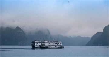越南下龍灣旅遊船翻覆釀34死　10歲男童受困4小時奇蹟獲救