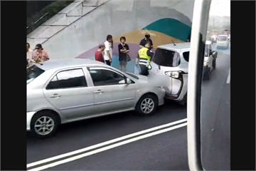 快新聞／連2起！ 國道3號木柵隧道「9車連環追撞」
