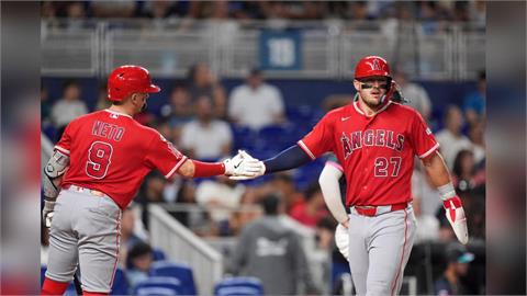 MLB(影)／鱒魚哥生日就是要開轟慶祝！楚奧特第6度炸裂締造大聯盟第一人