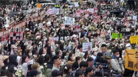 剴剴案第4次開庭　近千人集結法院高喊「重判保母」