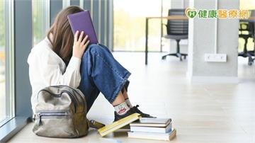 《鐵拳教育》掀討論！拒學、暴怒、退縮是警訊？醫揭校園常見心理困境