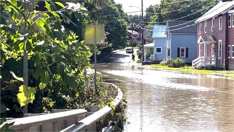 美國熱浪橫掃奪28命！ 佛蒙特洪水沖垮公寓、陸橋