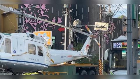 最新／太危險了！台北市街頭現場直擊　1大學直升機纏到電線