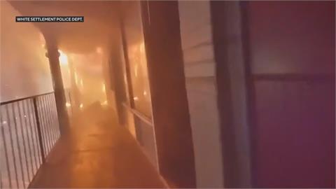 德州旅館失火！勇警闖火場叫醒熟睡住客　火勢撲滅無人傷亡