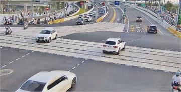淡江大橋賞夕陽爆車潮　假日午後湧車陣交通局急疏導
