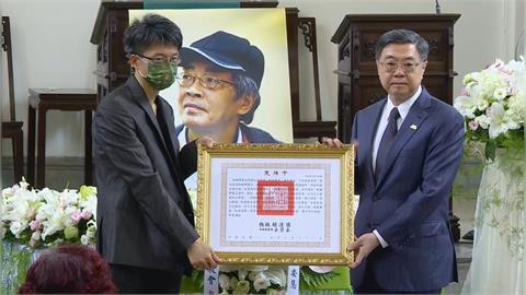快新聞／銅鑼灣書店林榮基告別禮拜！卓揆親頒褒揚令　哀悼：勇敢台灣新公民