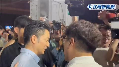 蔣萬安被沈伯洋「市政問題」逼到變臉閃人　丟臉畫面曝網酸：看來真的很嚴重