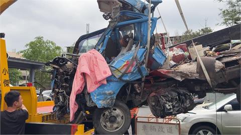 南投砂石車逆向「猛撞3車」 小貨車遭夾擊駕駛送醫不治