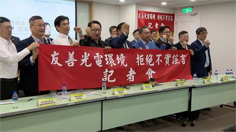 快新聞／才因造謠被告！「小草醫師」蘇一峰臉書掰了　怒轟：國家黑手伸進來