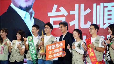 快新聞／「洋劉正派」合體炸場！劉建國送沈伯洋1神物　背後寓意曝光