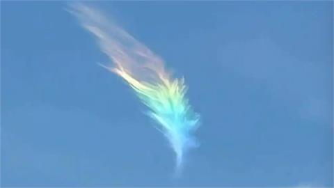 天空怎麼了？江蘇民眾抬頭驚現「羽毛狀怪雲」拿手機狂拍...專家揭成因