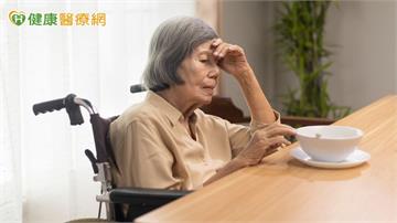 83歲婦罕見癌開大刀!術後呼吸衰竭長期臥床 166天後脫離呼吸器