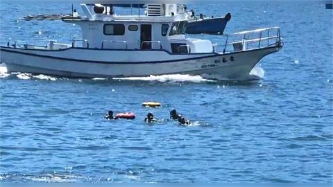 遭質疑炸魚、潛水客爭道！　20多艘漁船集結龍洞灣抗議