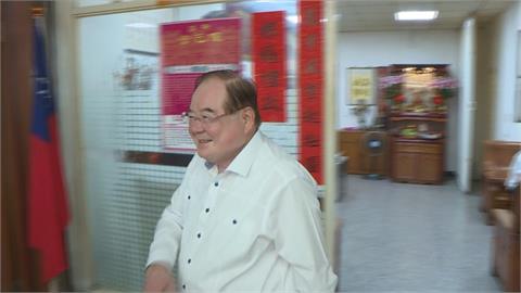 座車遭加裝追蹤器！　李乾龍稱「小事」已丟垃圾車