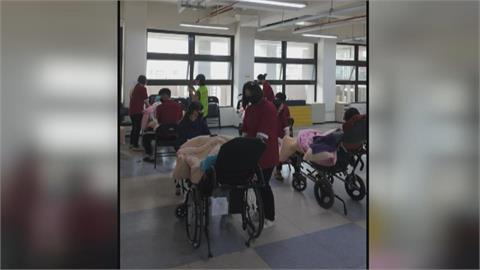 按摩店耶誕送暖！　替植物人免費按摩、刺激意識