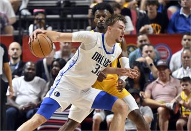 NBA／票價高出「詹皇首秀」600倍！獨行俠狀元夏季聯賽首秀技壓「皇子」布朗尼