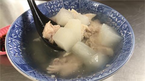 台灣趴趴走／大根排骨湯好吃到讓必比登都推薦！「清燉菜頭」和「十全藥燉」都夠夠味！