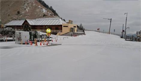 快新聞／合歡山下雪了！積雪3.5公分　再現銀白世界